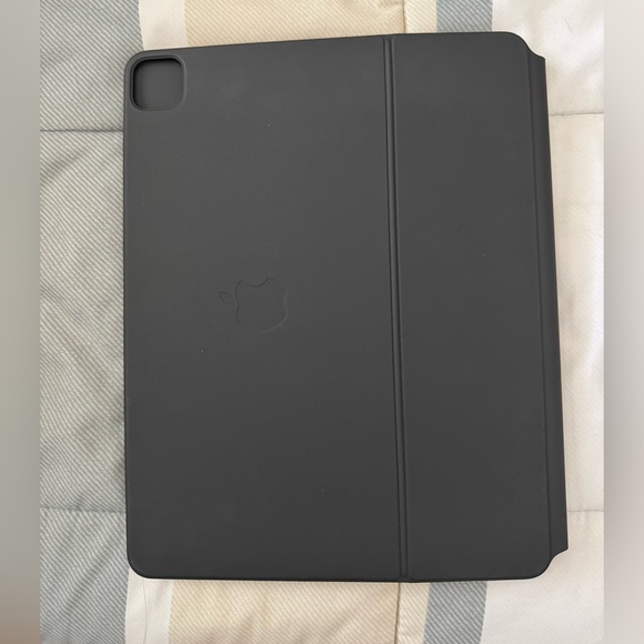 Apple - Smart Keyboard Folio 11” iPad Pro (4th Gen) iPad Air (5th Gen) - Black - Picture 15 of 15
